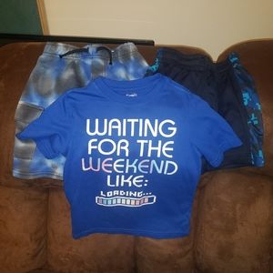 2 shorts 5t and a short sleeve shirt.